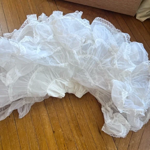 Malco Modes white fluffy crinoline 2 layer  petticoat size Small Square dance - Picture 2 of 6
